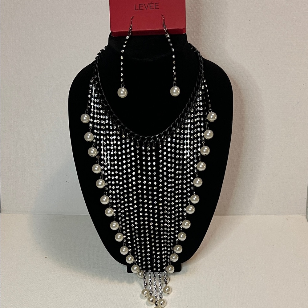 Leve’e Black Pearl & Rhinestone Bib Drape Necklace & Dangle Earrings Set